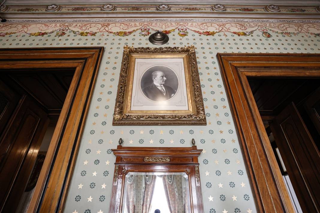 Atatürk'ün hayata gözlerini yumduğu Dolmabahçe Sarayı'ndaki odası ziyaretçilerini bekliyor 4